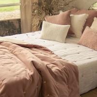 Dessus de lit en velours de coton matelassé Lyric Rose poudre