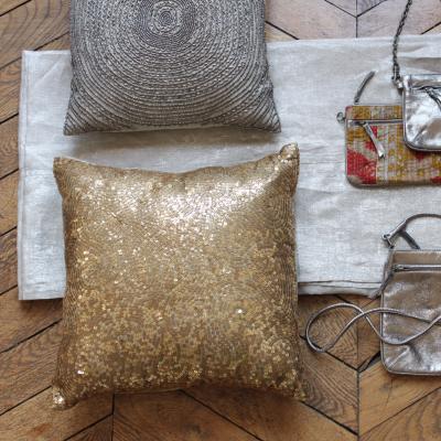 TOURBILLON Coussin en lin brodé de sequins 40x40 cm
