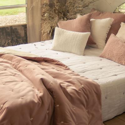 Dessus de lit en velours de coton matelassé Lyric Rose poudre